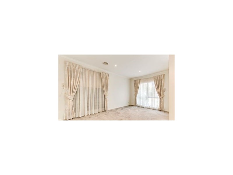 2/9 Alexander Street, Cranbourne VIC 3977