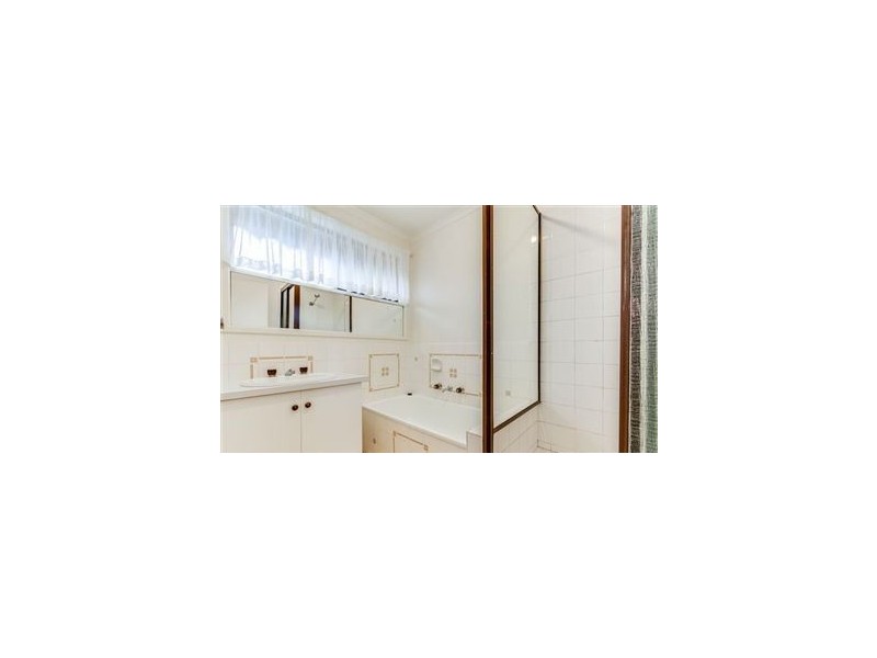 2/9 Alexander Street, Cranbourne VIC 3977