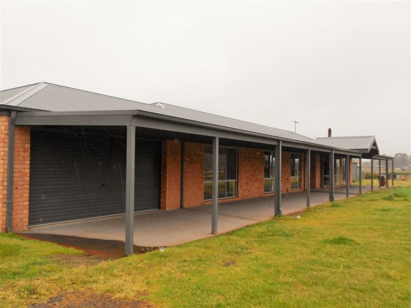 25 Meadow Road, Devon Meadows VIC 3977