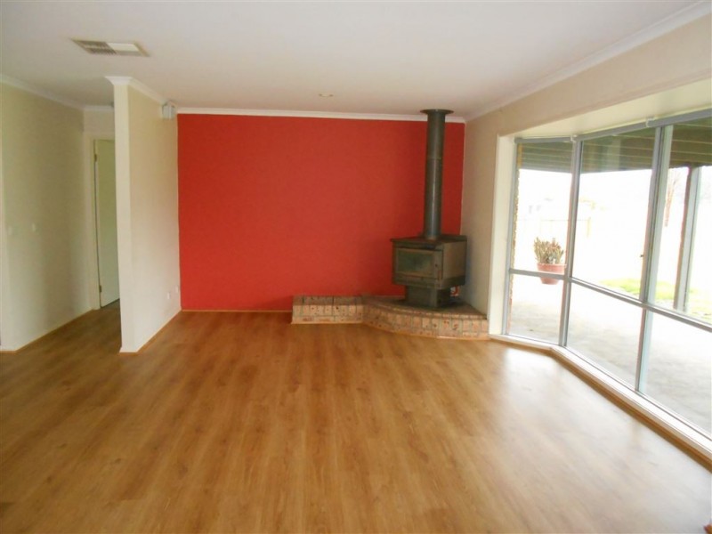 25 Meadow Road, Devon Meadows VIC 3977