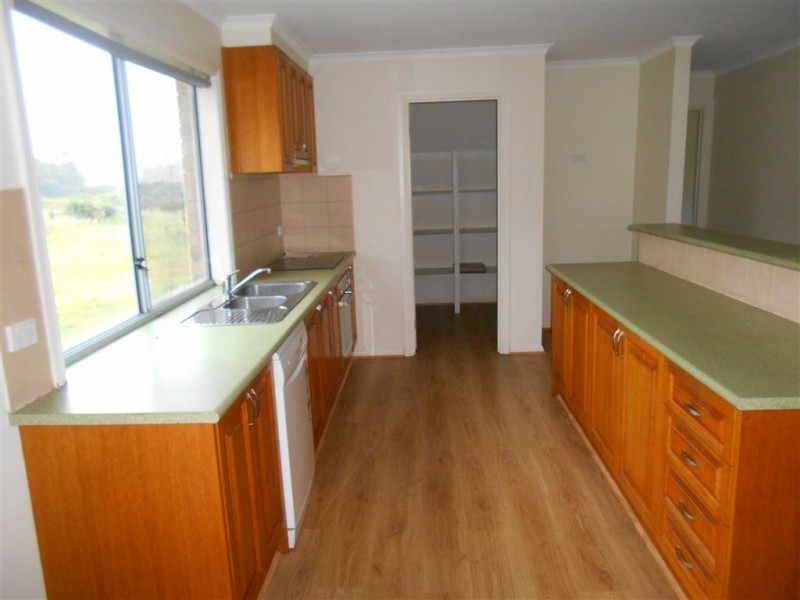 25 Meadow Road, Devon Meadows VIC 3977