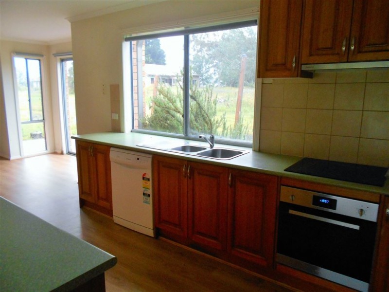 25 Meadow Road, Devon Meadows VIC 3977