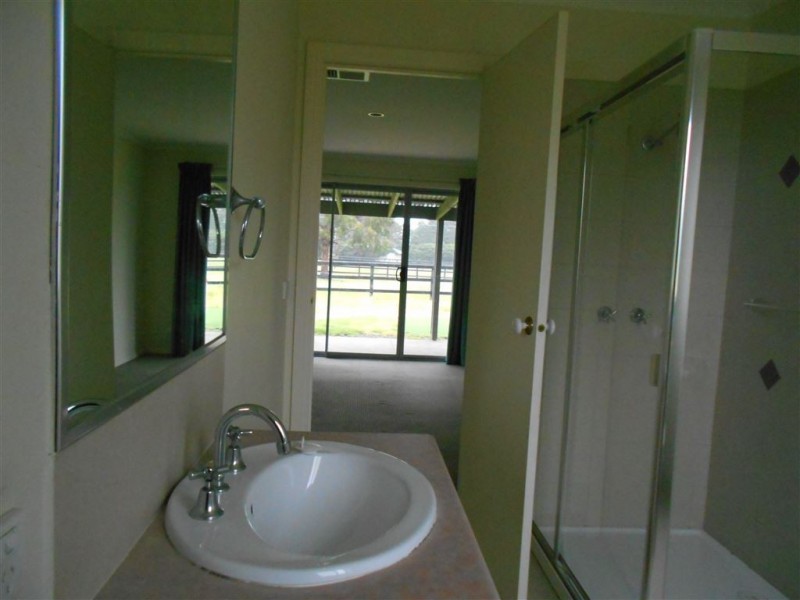 25 Meadow Road, Devon Meadows VIC 3977