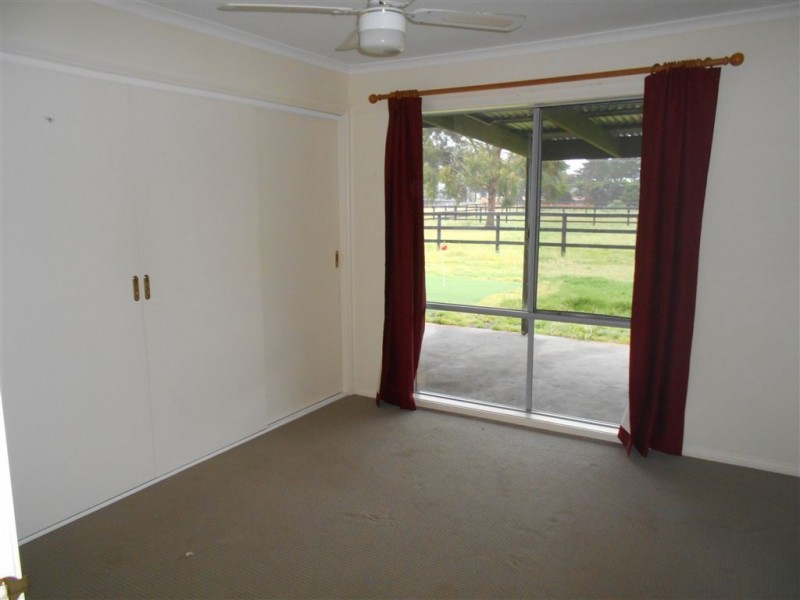 25 Meadow Road, Devon Meadows VIC 3977