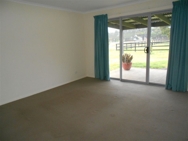 25 Meadow Road, Devon Meadows VIC 3977