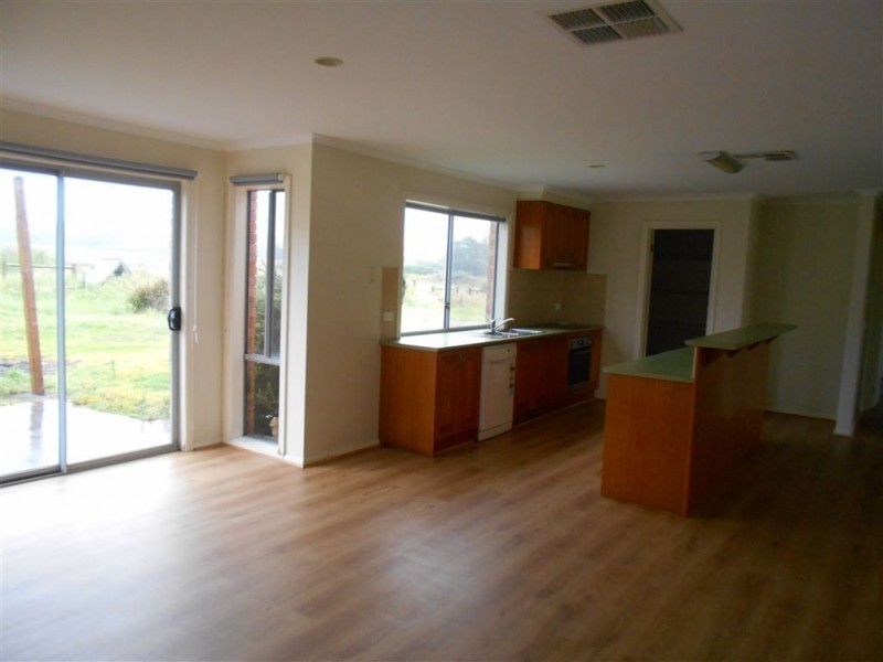 25 Meadow Road, Devon Meadows VIC 3977