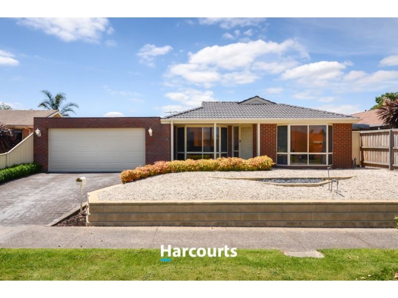 28 Lansell Drive, Cranbourne North VIC 3977