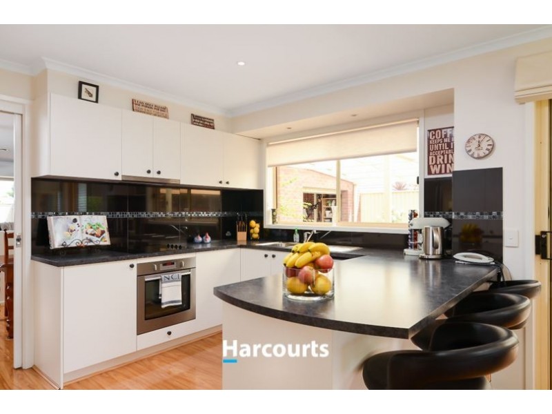 28 Lansell Drive, Cranbourne North VIC 3977