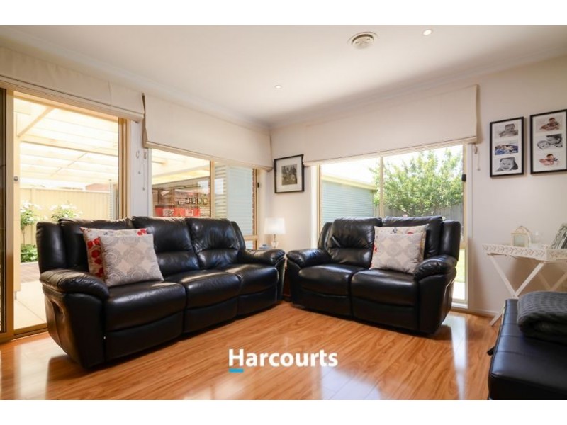 28 Lansell Drive, Cranbourne North VIC 3977