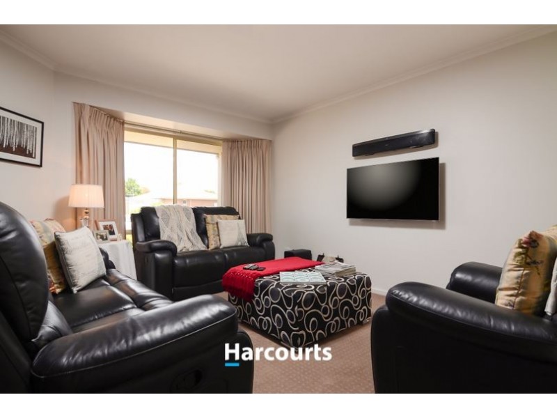 28 Lansell Drive, Cranbourne North VIC 3977