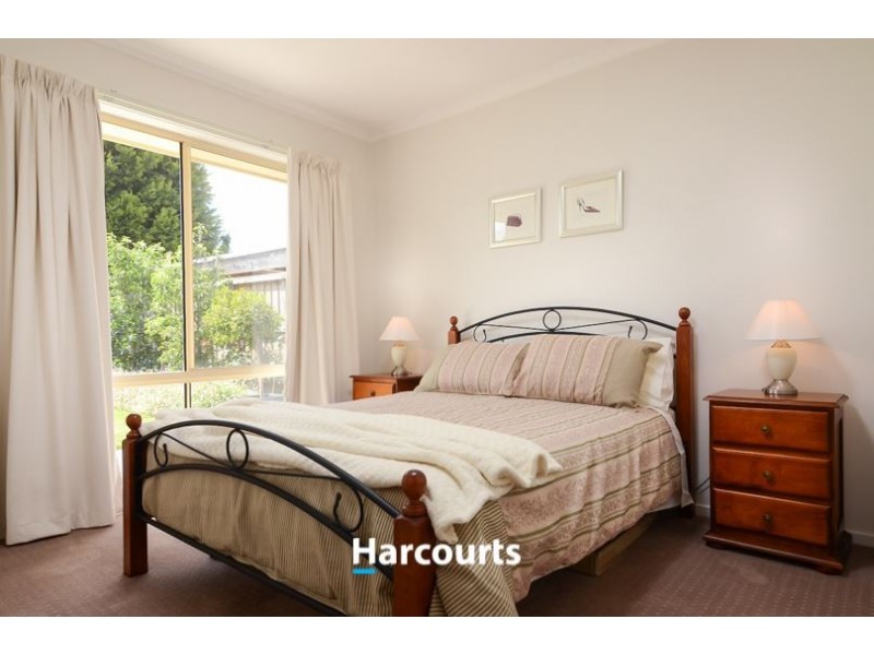 28 Lansell Drive, Cranbourne North VIC 3977