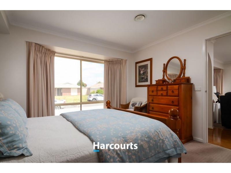 28 Lansell Drive, Cranbourne North VIC 3977