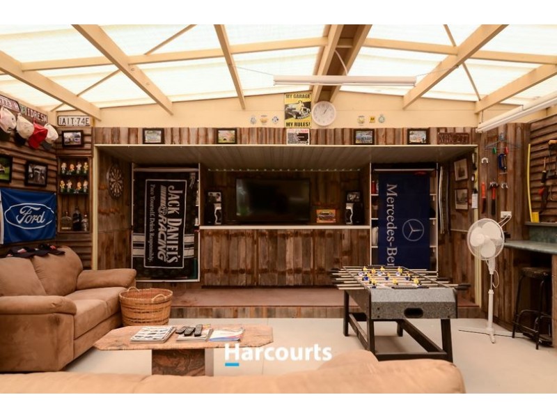 28 Lansell Drive, Cranbourne North VIC 3977