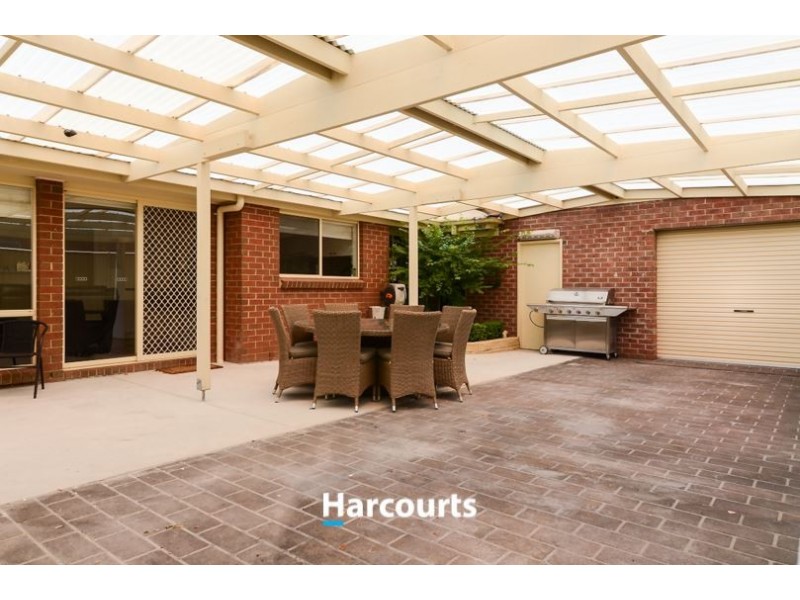 28 Lansell Drive, Cranbourne North VIC 3977