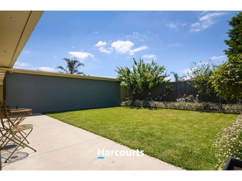 28 Lansell Drive, Cranbourne North VIC 3977