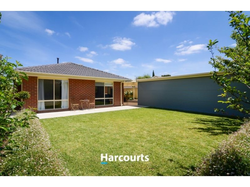 28 Lansell Drive, Cranbourne North VIC 3977