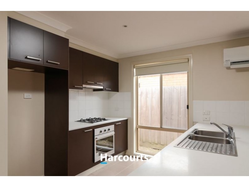 29 Pepperbush Cct, Cranbourne VIC 3977