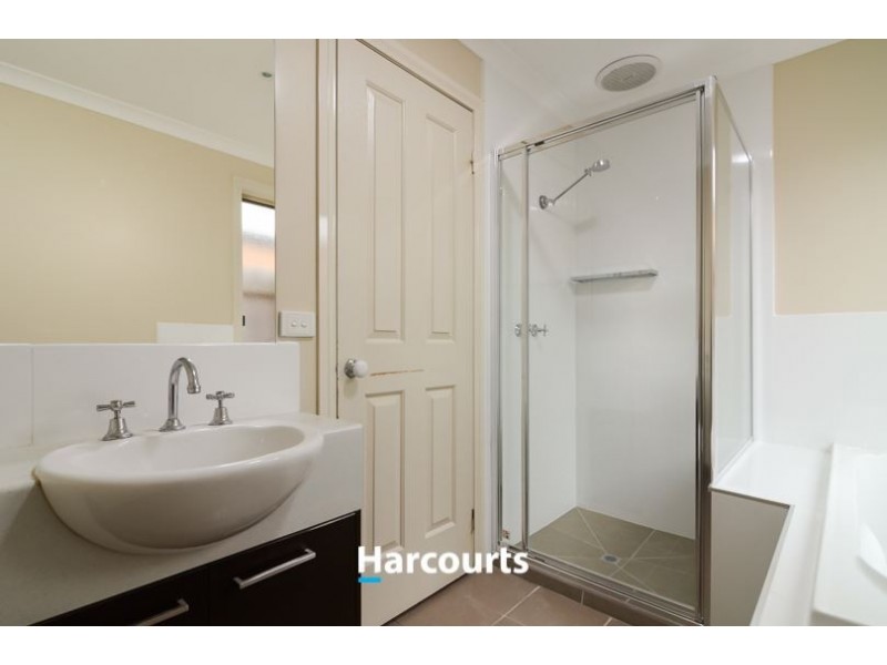 29 Pepperbush Cct, Cranbourne VIC 3977