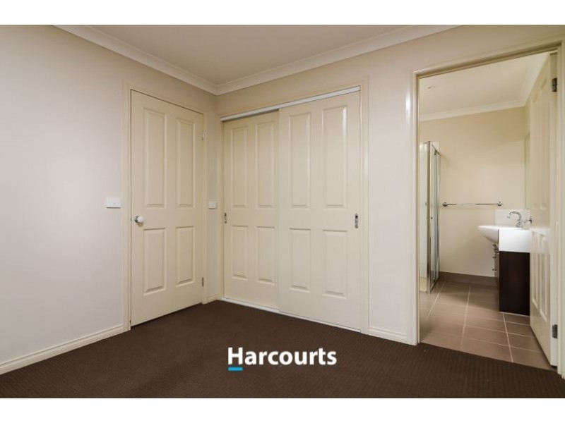 29 Pepperbush Cct, Cranbourne VIC 3977