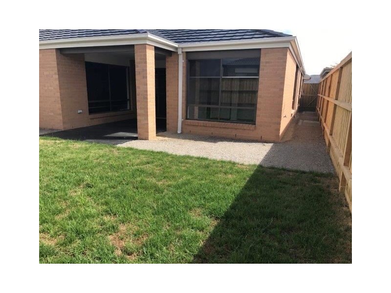 8 Leveret Way, Narre Warren South VIC 3805