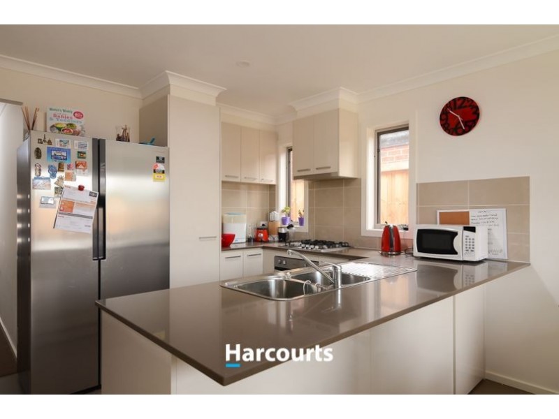 10 Hawkshead Place, Cranbourne North VIC 3977