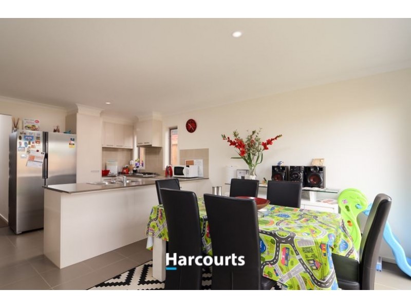10 Hawkshead Place, Cranbourne North VIC 3977