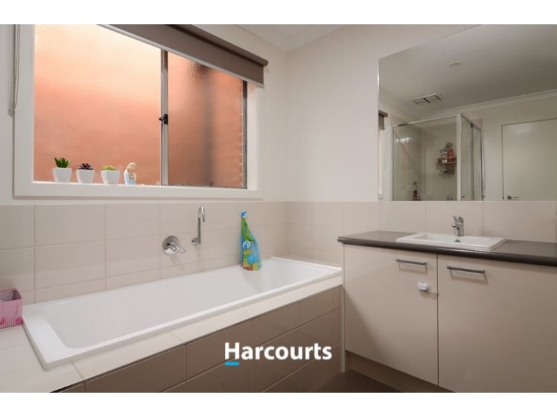10 Hawkshead Place, Cranbourne North VIC 3977