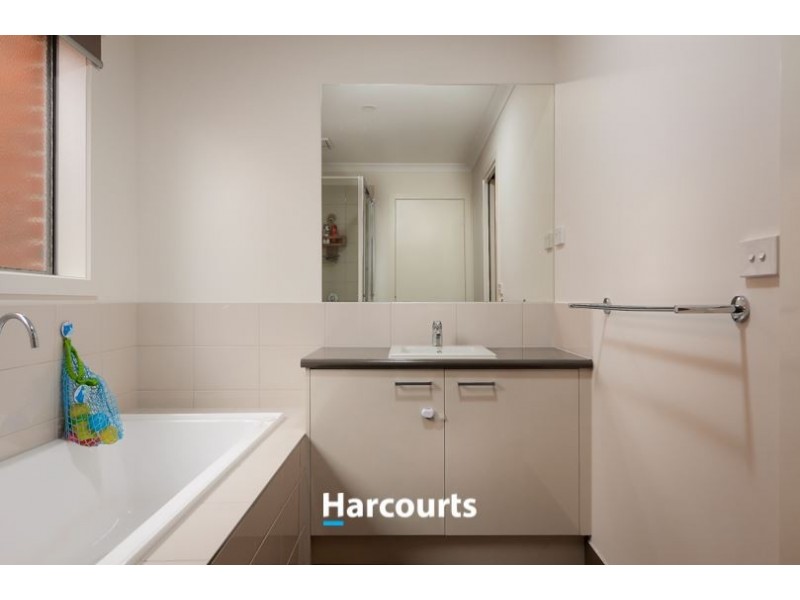10 Hawkshead Place, Cranbourne North VIC 3977
