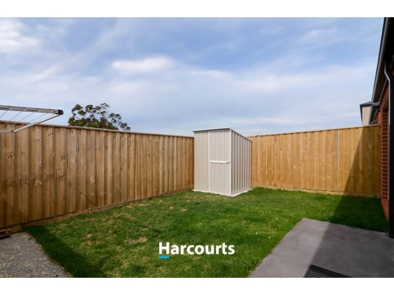 10 Hawkshead Place, Cranbourne North VIC 3977