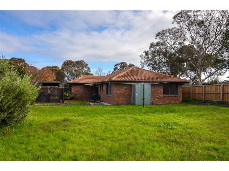 2 Phillip Court, Cranbourne VIC 3977