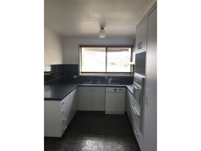 8 Karen Close, Narre Warren South VIC 3805