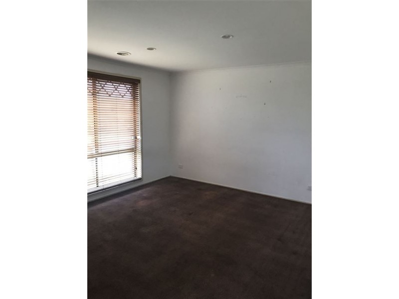 8 Karen Close, Narre Warren South VIC 3805