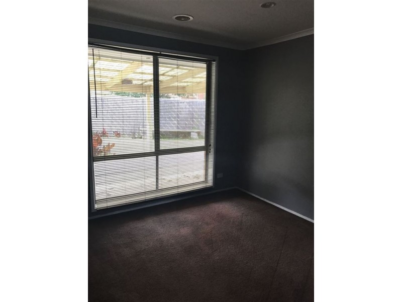 8 Karen Close, Narre Warren South VIC 3805