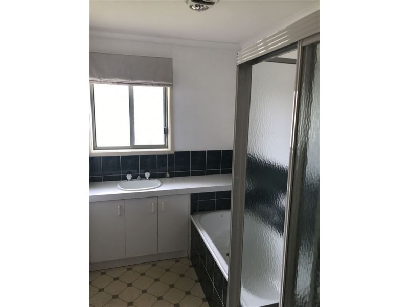 8 Karen Close, Narre Warren South VIC 3805