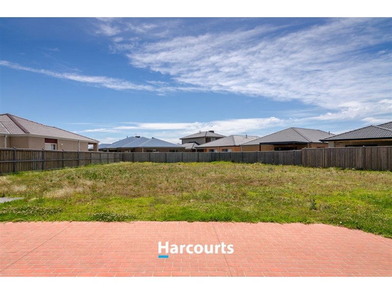 4 Woodstock Drive, Cranbourne North VIC 3977