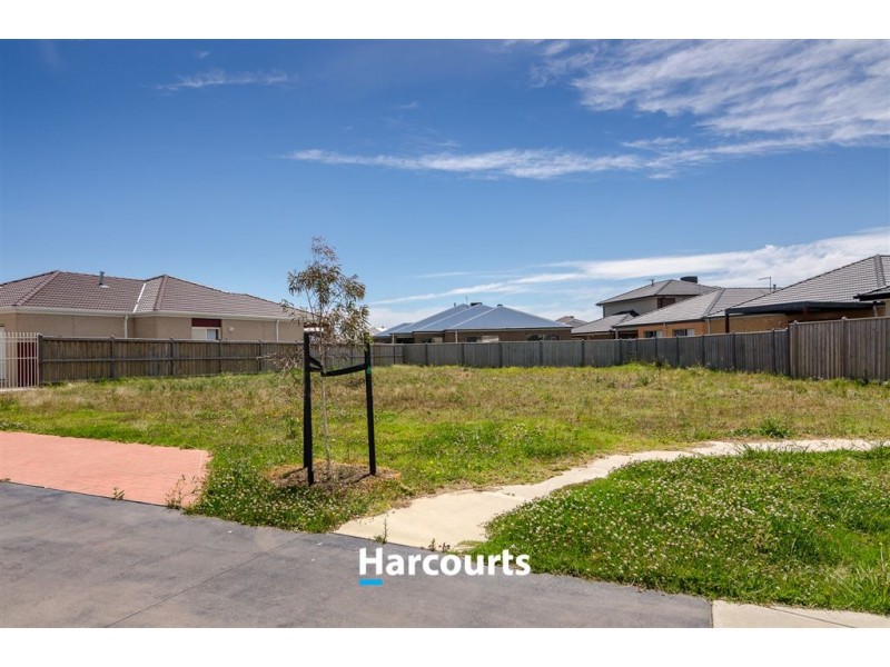 4 Woodstock Drive, Cranbourne North VIC 3977