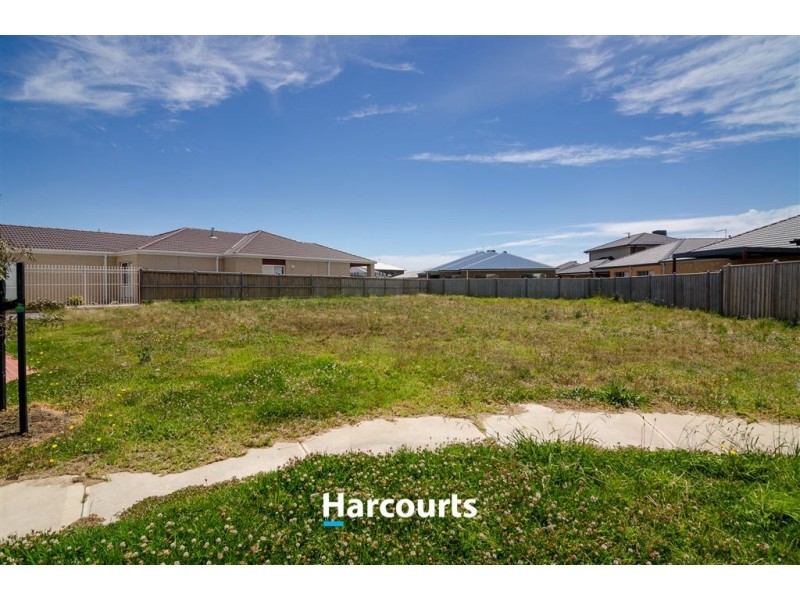 4 Woodstock Drive, Cranbourne North VIC 3977