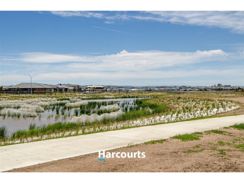 4 Woodstock Drive, Cranbourne North VIC 3977