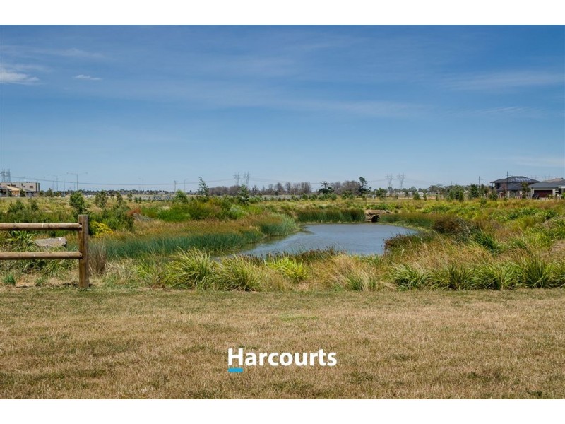 4 Woodstock Drive, Cranbourne North VIC 3977