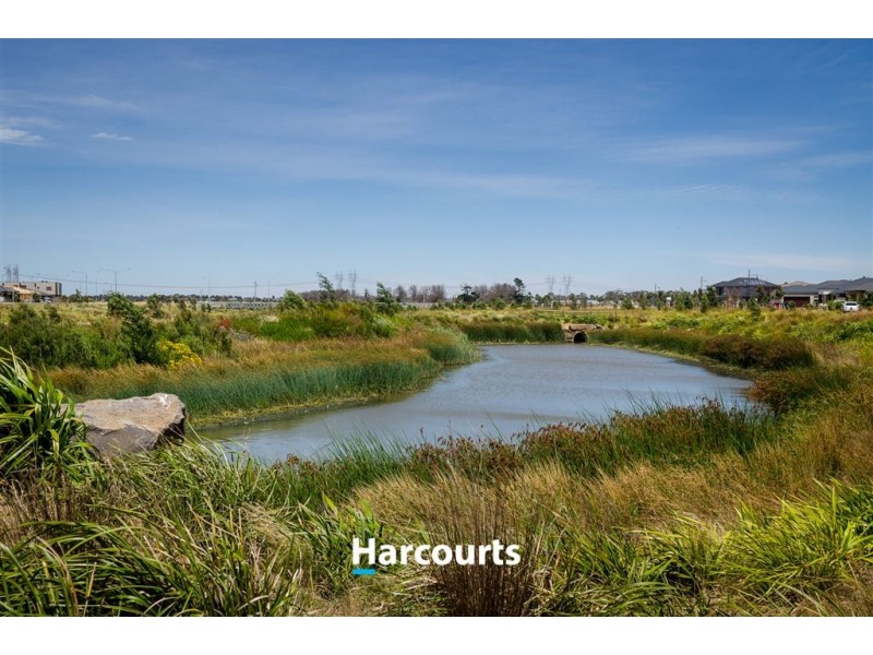 4 Woodstock Drive, Cranbourne North VIC 3977