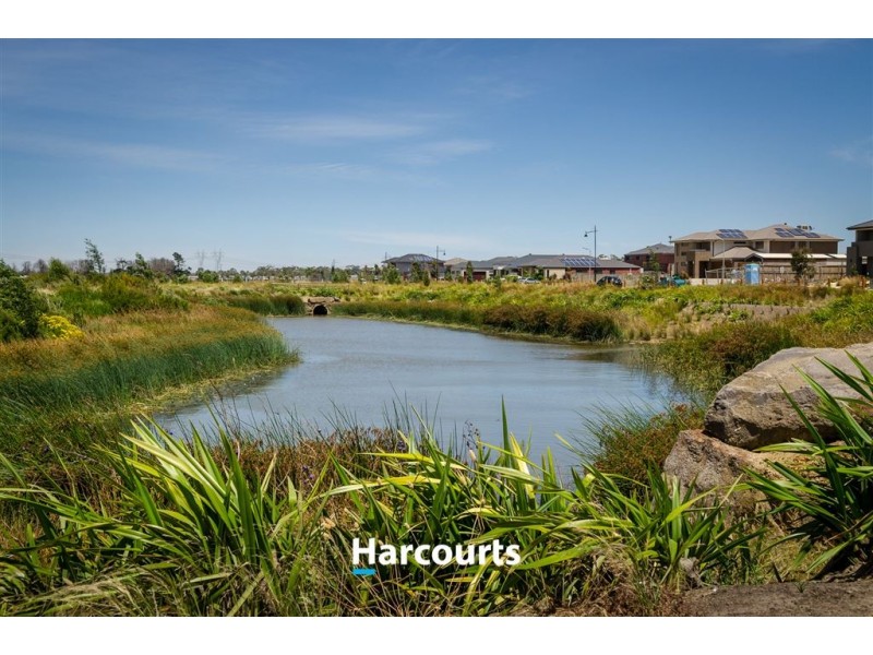 4 Woodstock Drive, Cranbourne North VIC 3977