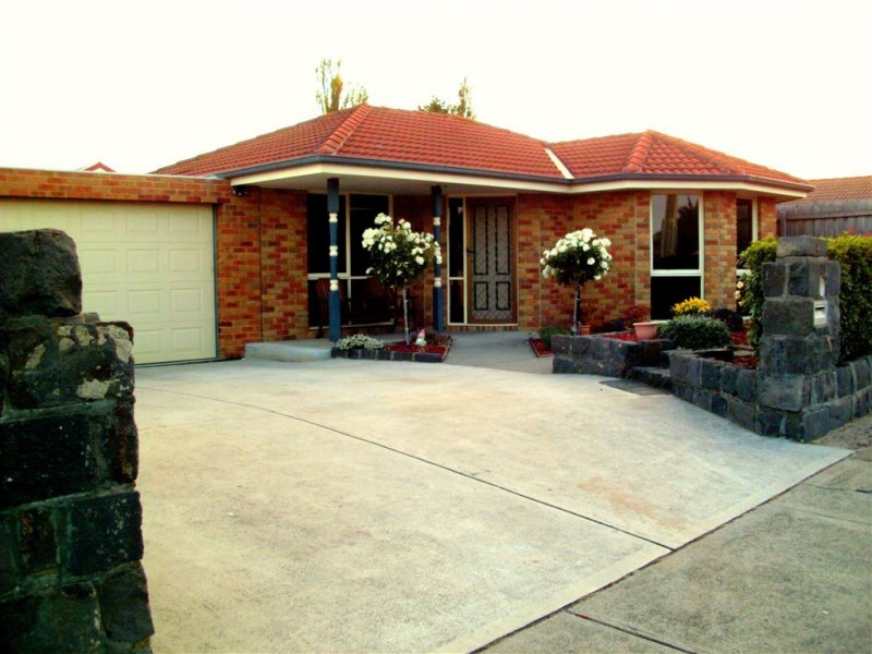 4 Rodney Court, Skye VIC 3977