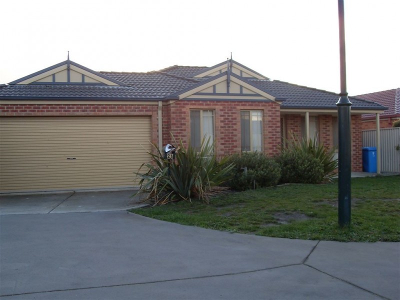 21 Stonehill Circuit, Cranbourne East VIC 3977