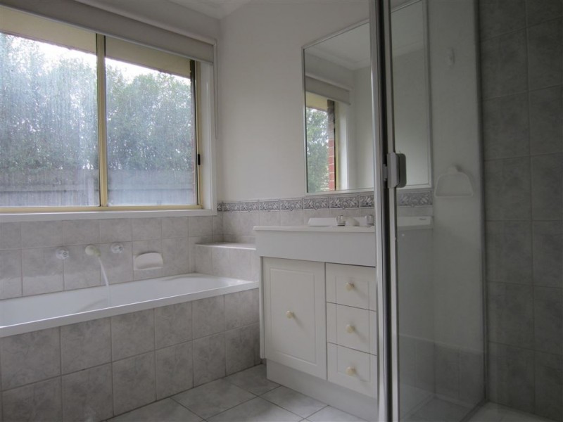 18 Domain Drive, Berwick VIC 3806