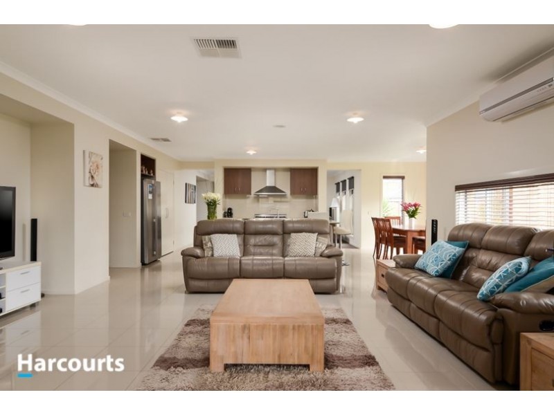 36 Beechtree Way, Cranbourne North VIC 3977
