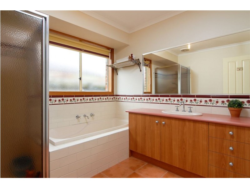 160 The Promenade, Narre Warren South VIC 3805