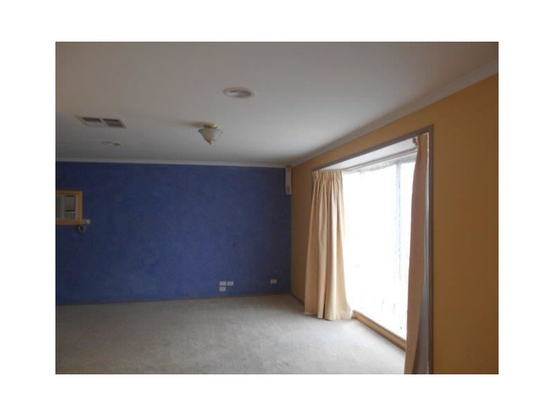 44 Samantha Crescent, Cranbourne North VIC 3977