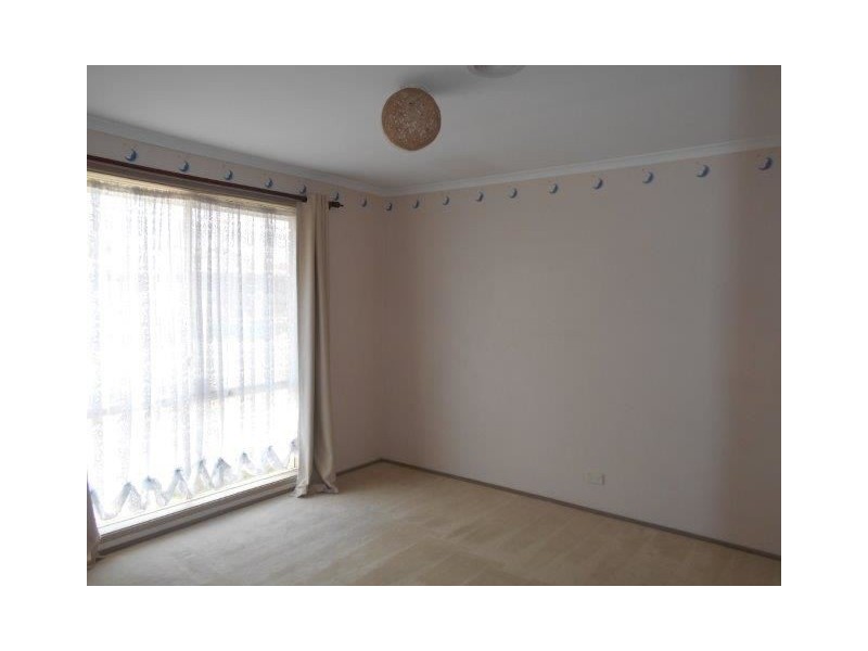 44 Samantha Crescent, Cranbourne North VIC 3977