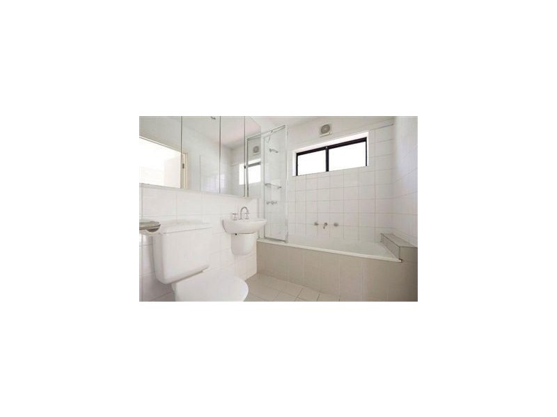2/2 Greenfield Drive, Clayton VIC 3168