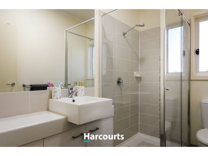 2/33 Leman Crescent, Noble Park VIC 3174